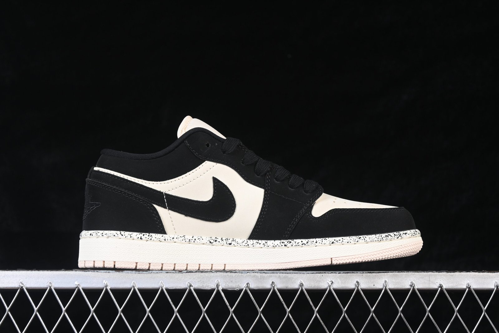 AIR JORDAN 1 LOW “GUAVA ICE” - Imagem 2