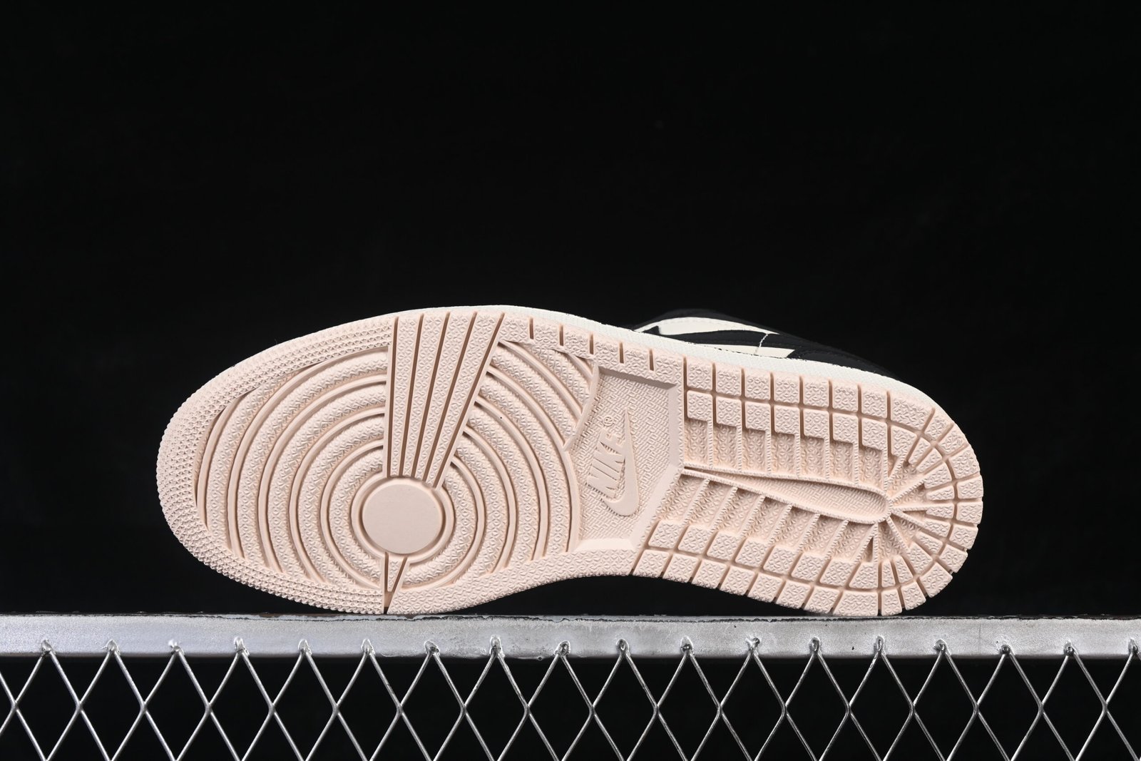 AIR JORDAN 1 LOW “GUAVA ICE” - Imagem 4