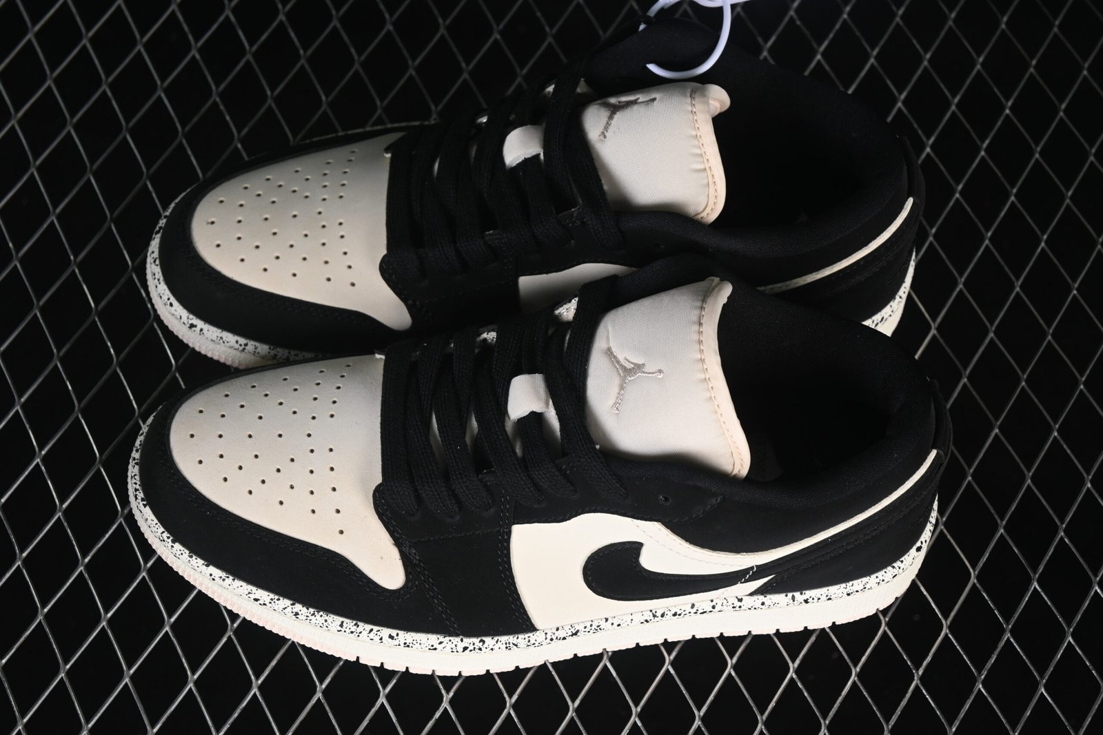 AIR JORDAN 1 LOW “GUAVA ICE” - Imagem 6