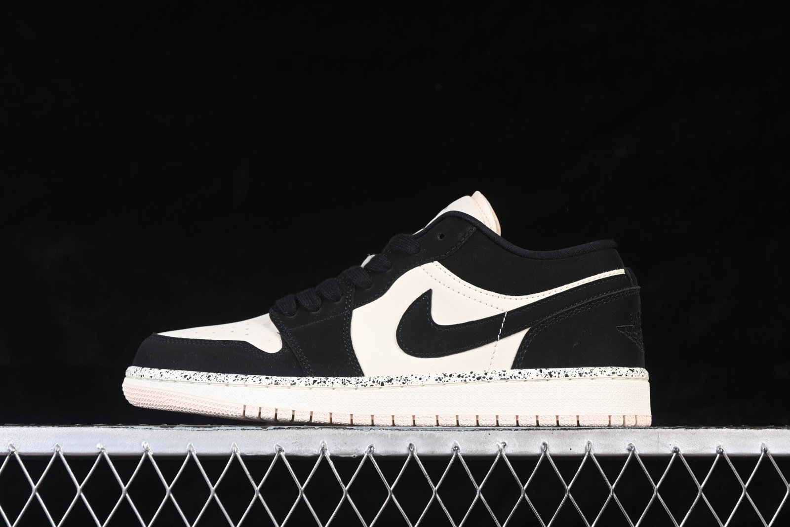 AIR JORDAN 1 LOW “GUAVA ICE”