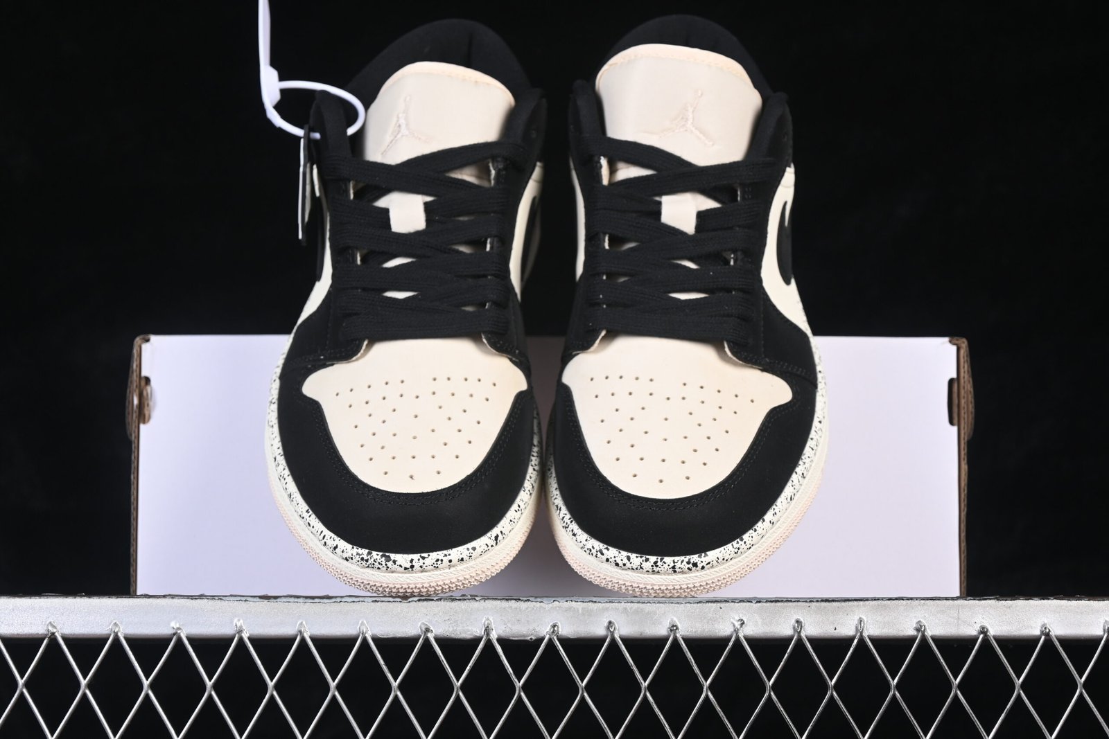 AIR JORDAN 1 LOW “GUAVA ICE” - Imagem 5