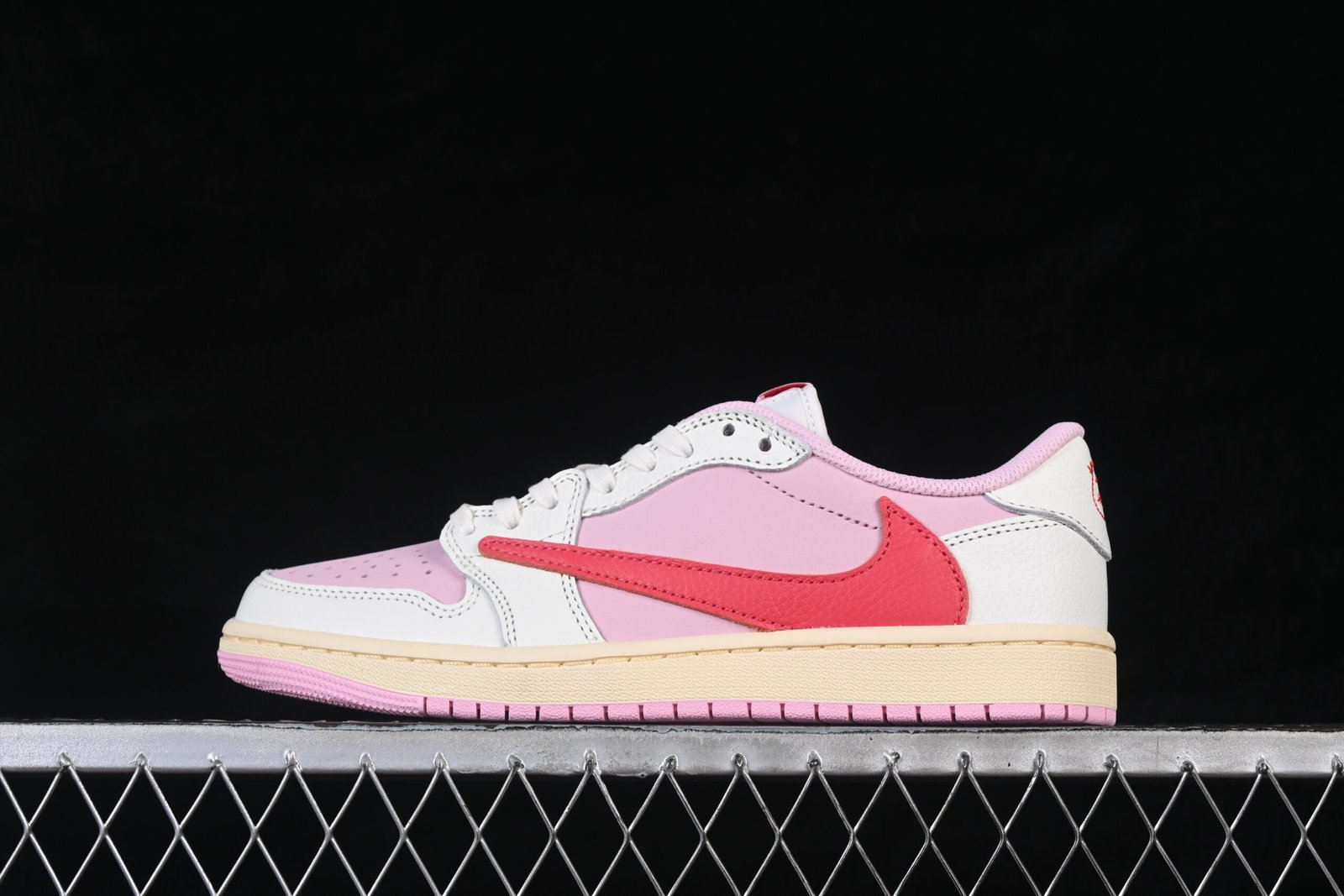 AIR JORDAN 1 LOW x TRAVIS SCOTT “SHY PINK”