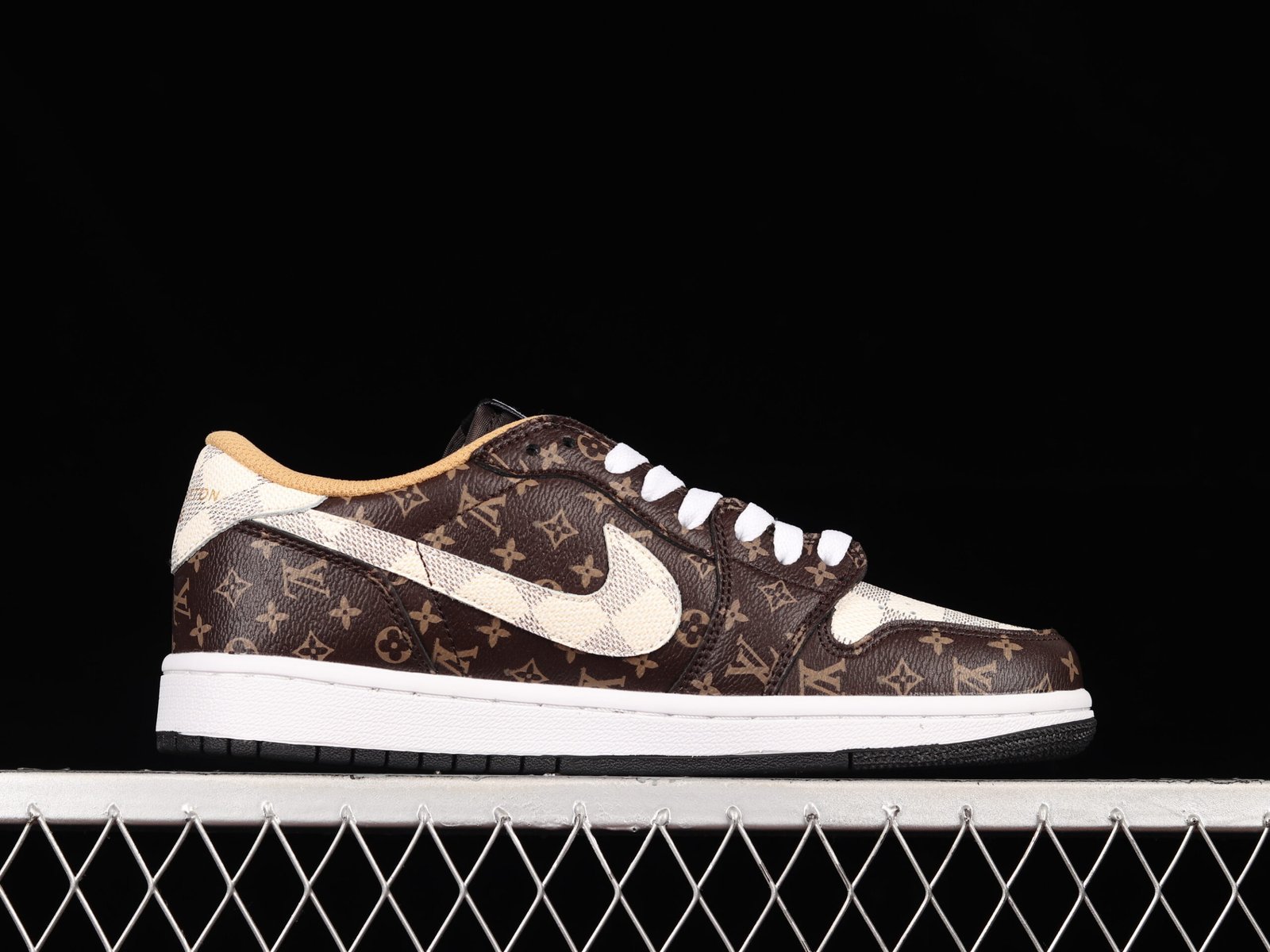 AIR JORDAN 1 LOW LV x TRAVIS SCOTT - Imagem 2