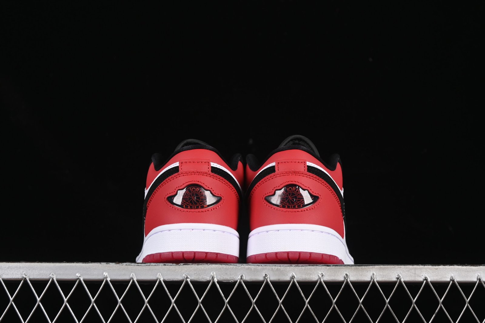 AIR JORDAN 1 LOW “ WHITE BLACK GYM” - Imagem 3