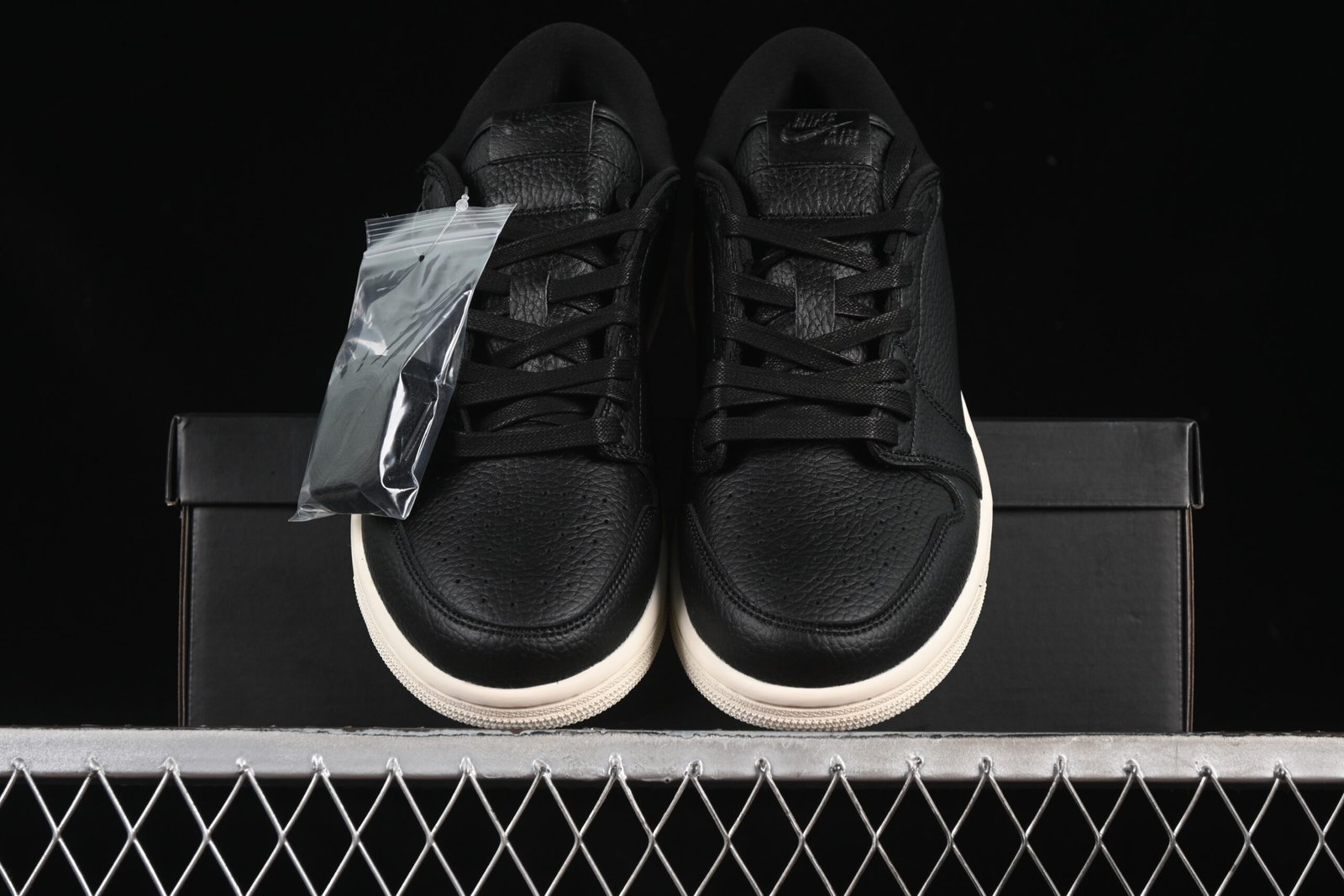 AIR JORDAN 1 LOW “BLACK SAIL” - Imagem 5