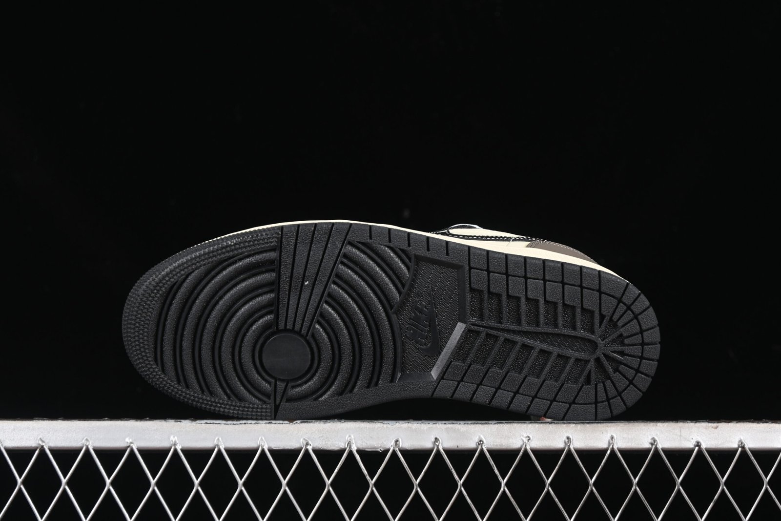 AIR JORDAN 1 LOW “COCONUT MILK BLACK” - Imagem 4