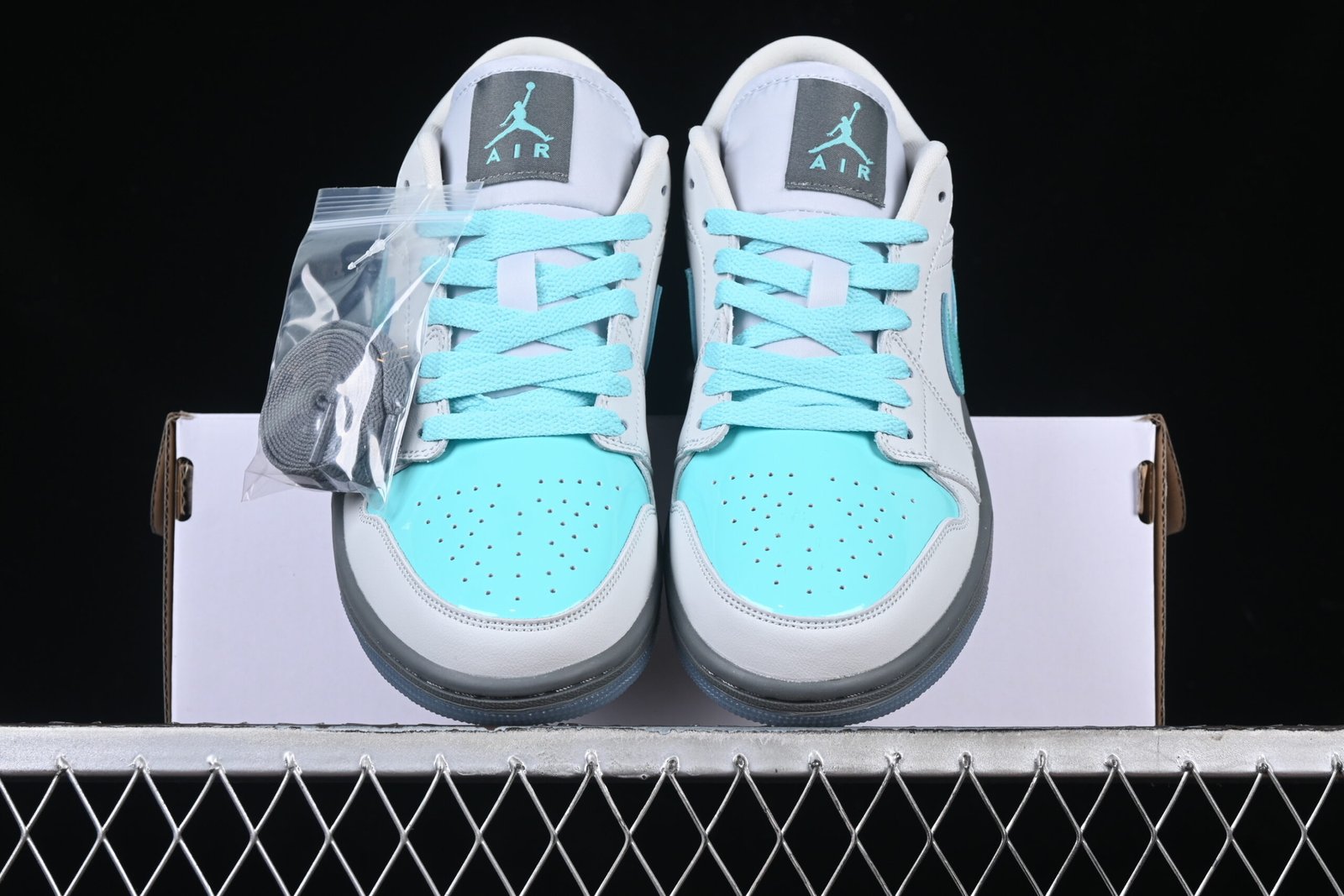 AIR JORDAN 1 LOW “POLAROID” - Imagem 5