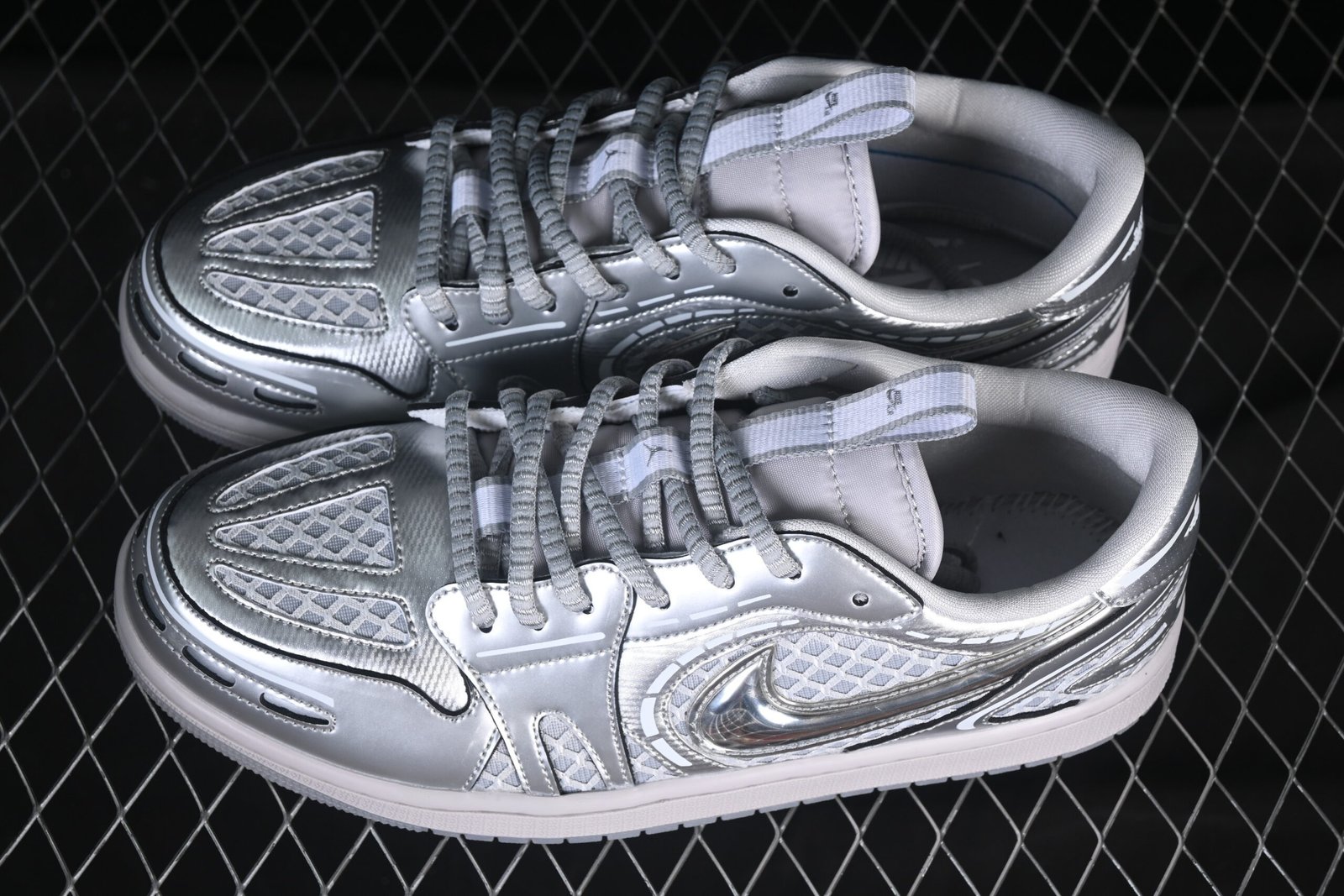 AIR JORDAN 1 LOW “METHOD OFF MAKE V3 METALLIC SILVER” - Imagem 6