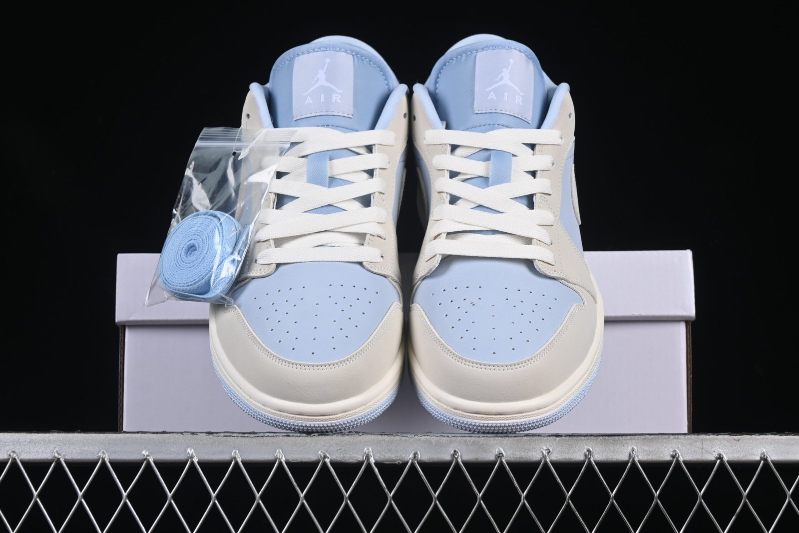 AIR JORDAN 1 LOW “HYDROGEN BLUE” - Imagem 5