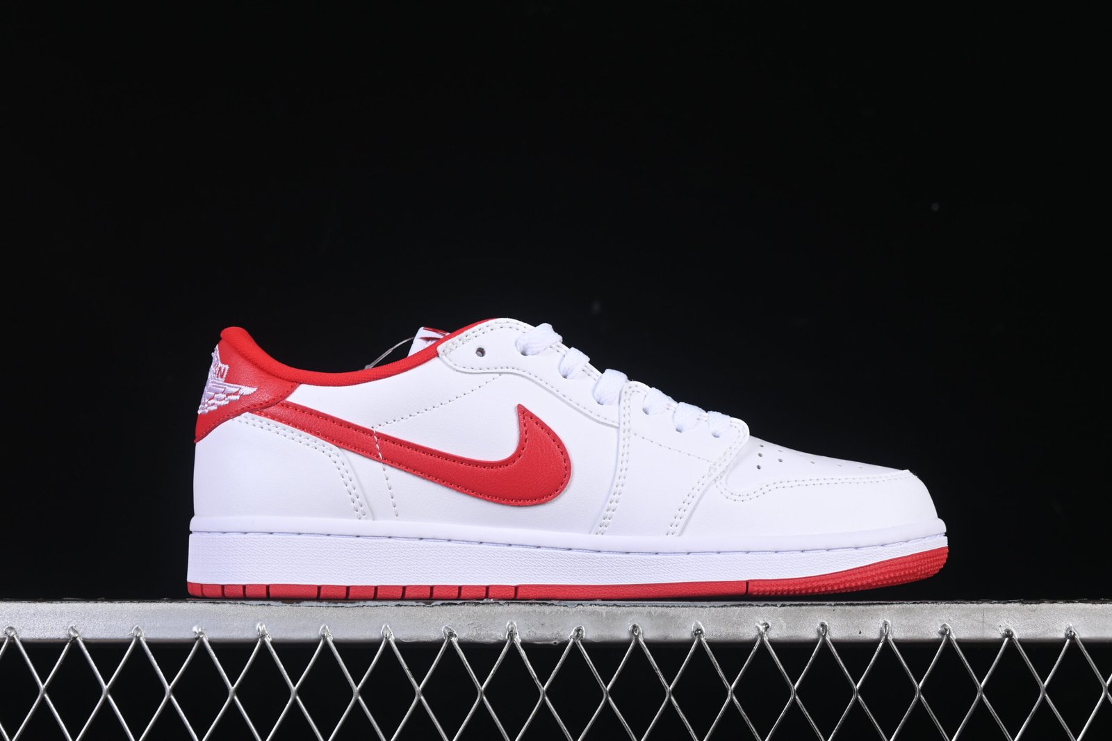 AIR JORDAN 1 LOW “UNIVERSITY RED” - Imagem 2