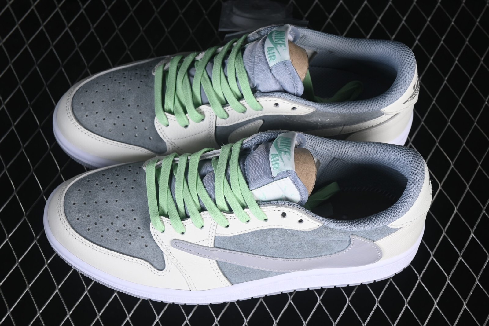 AIR JORDAN 1 LOW x TRAVIS SCOTT - Imagem 6