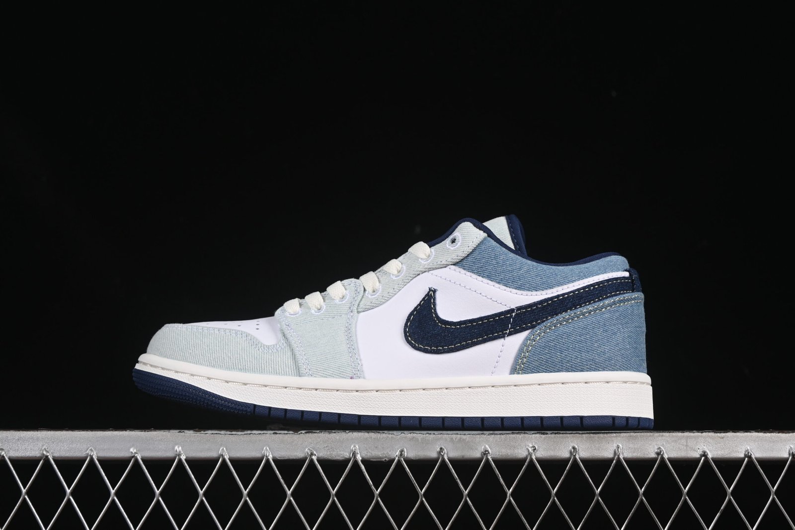 AIR JORDAN 1 LOW “CANADIAN TUXEDO”