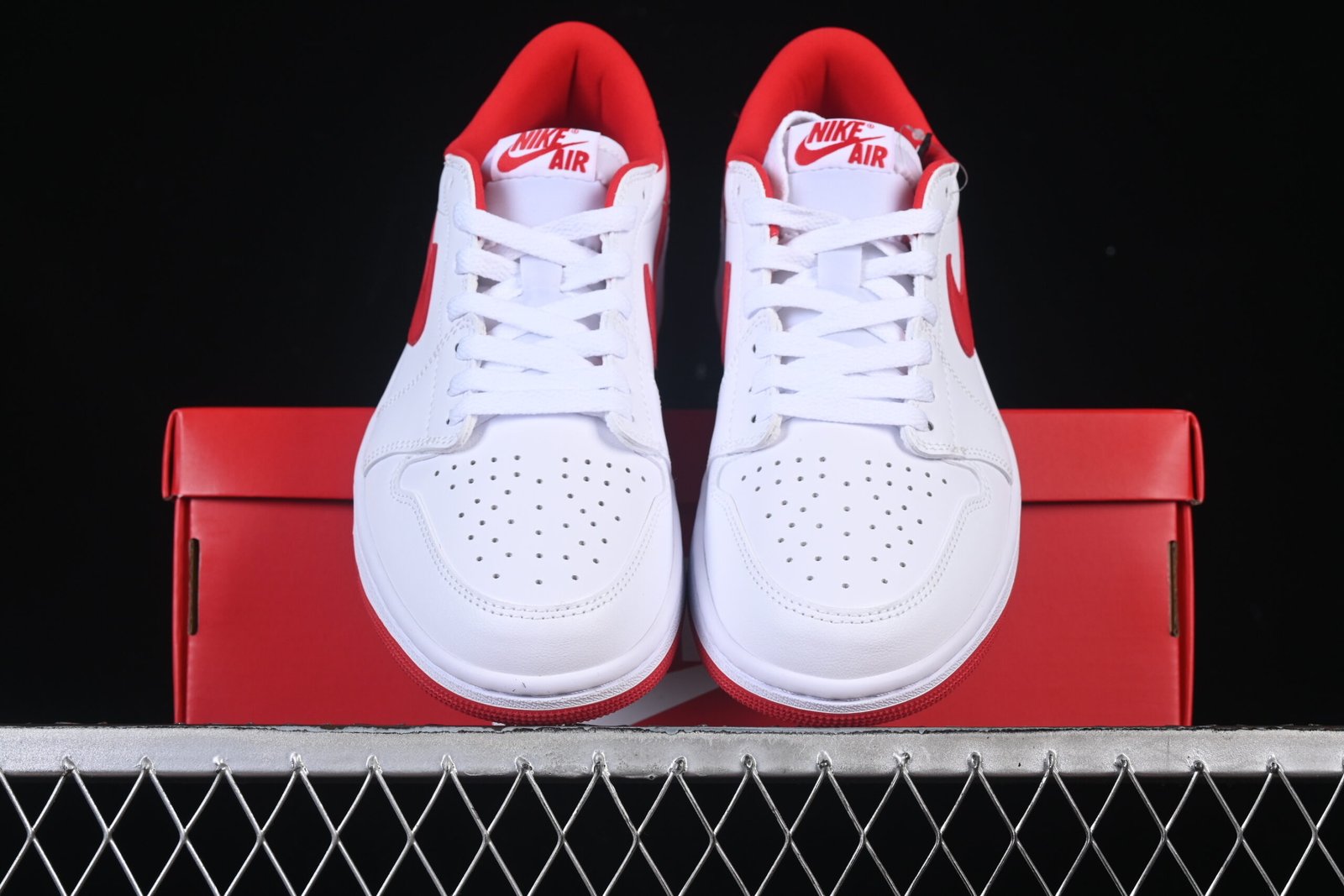 AIR JORDAN 1 LOW “UNIVERSITY RED” - Imagem 5