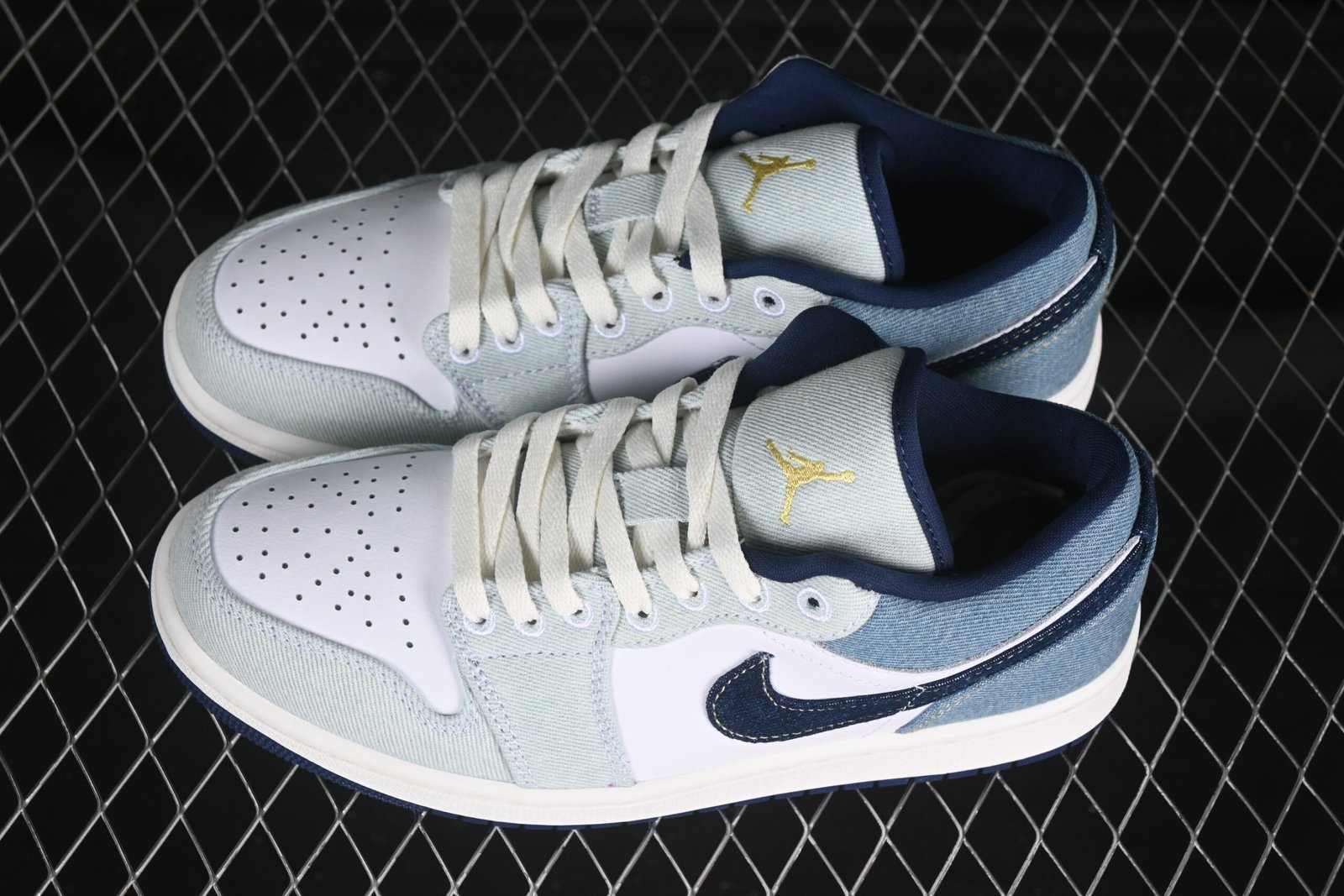 AIR JORDAN 1 LOW “CANADIAN TUXEDO” - Imagem 6