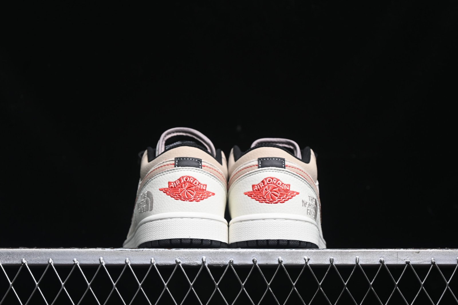 AIR JORDAN 1 LOW “TNF” - Imagem 3