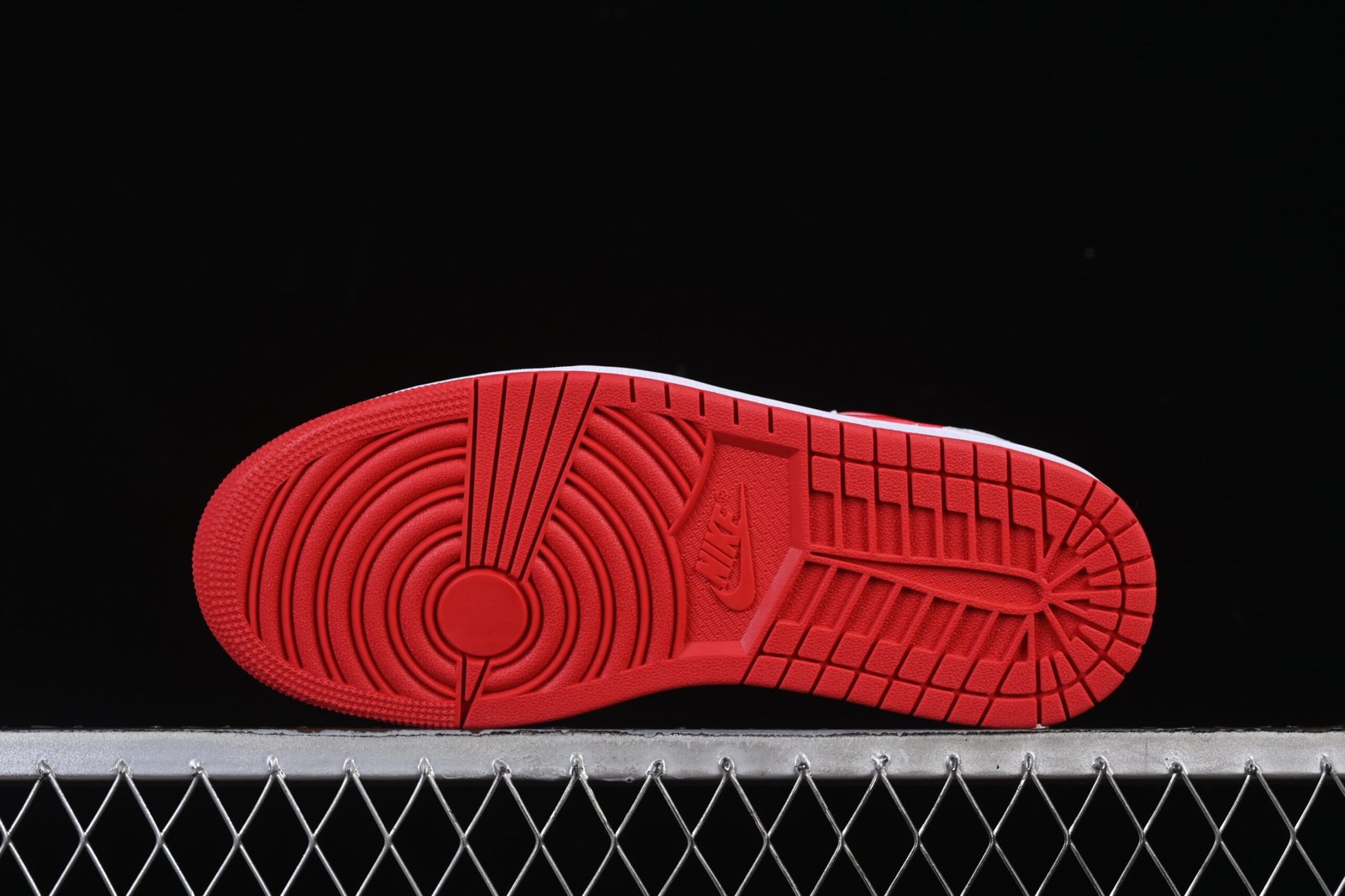 AIR JORDAN 1 LOW “UNIVERSITY RED” - Imagem 4