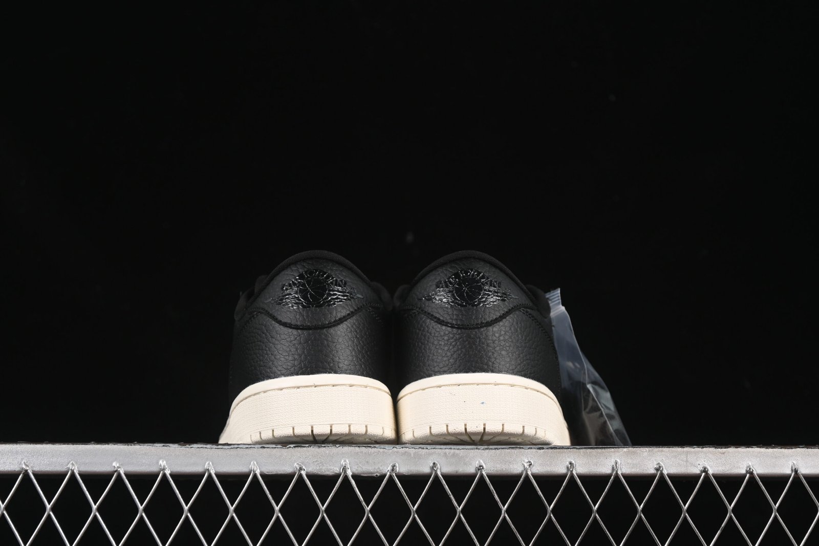 AIR JORDAN 1 LOW “BLACK SAIL” - Imagem 3