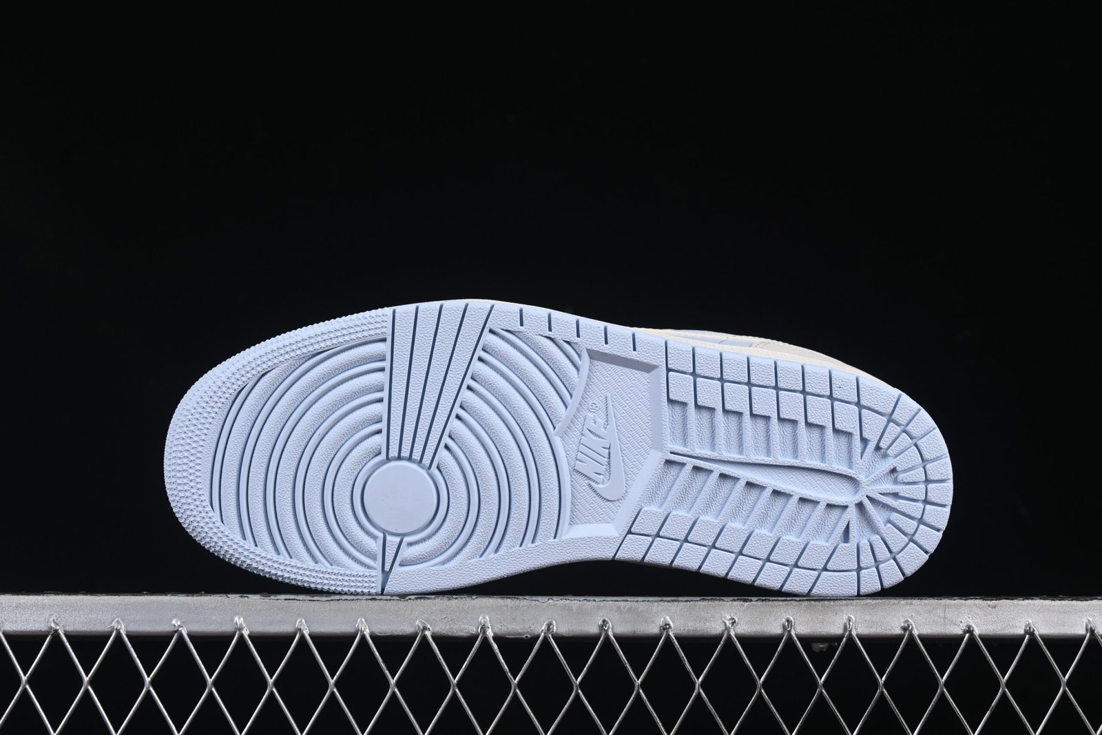 AIR JORDAN 1 LOW “HYDROGEN BLUE” - Imagem 4