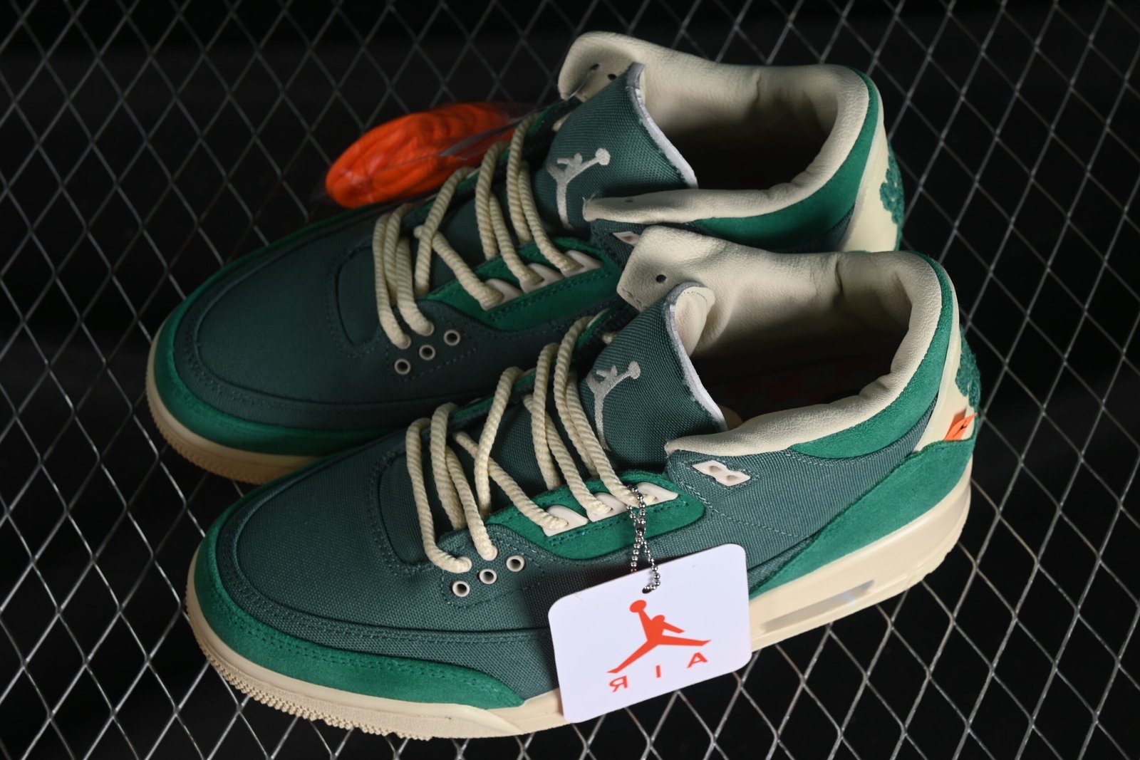 AIR JORDAN 3 “NINA CHANEL ABNEY” - Imagem 6