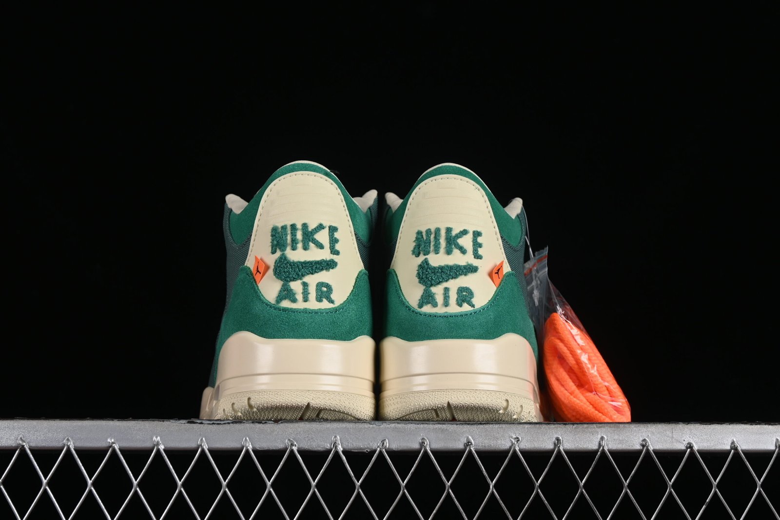 AIR JORDAN 3 “NINA CHANEL ABNEY” - Imagem 3