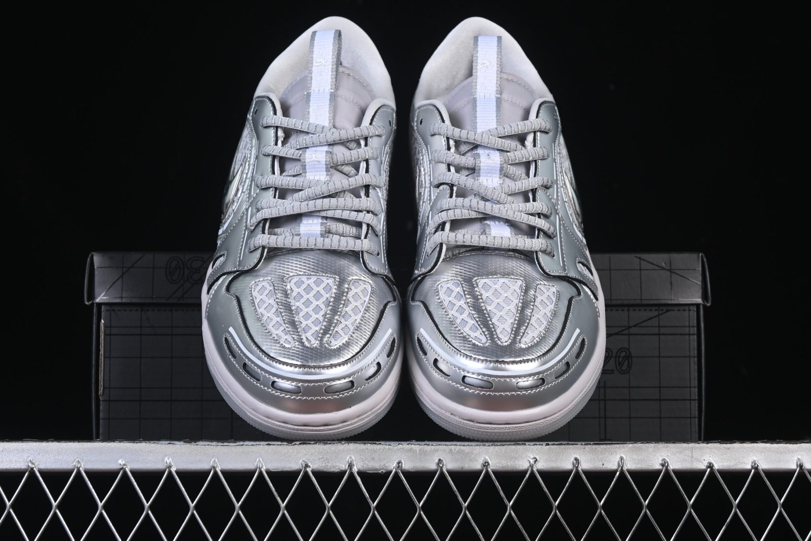 AIR JORDAN 1 LOW “METHOD OFF MAKE V3 METALLIC SILVER” - Imagem 5