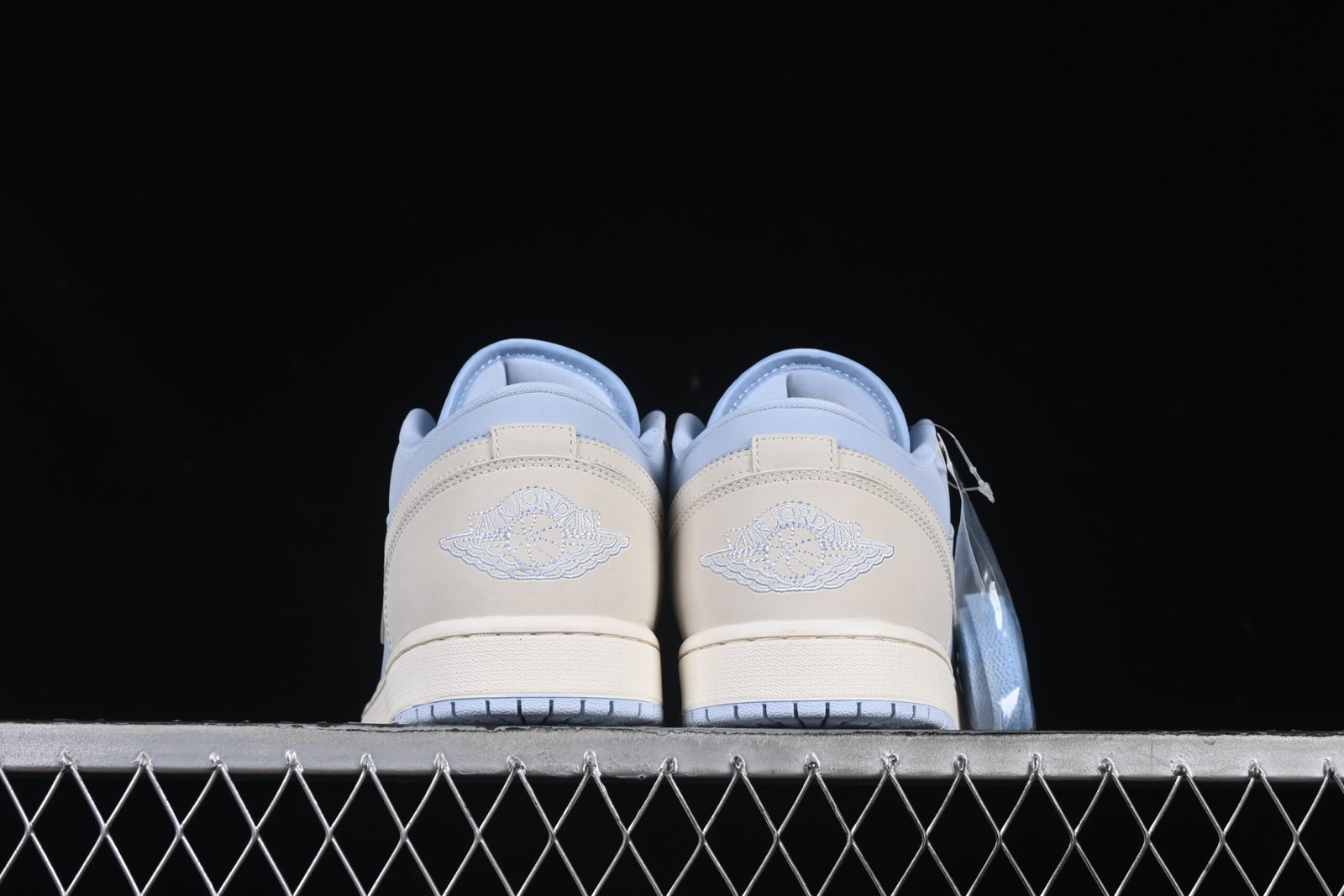 AIR JORDAN 1 LOW “HYDROGEN BLUE” - Imagem 3