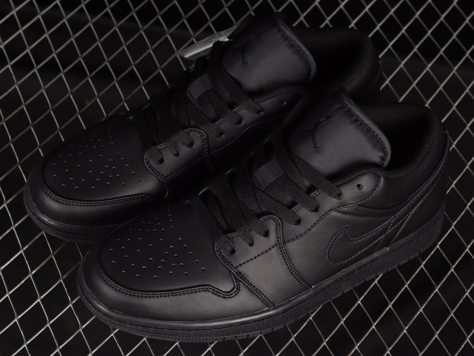 AIR JORDAN 1 LOW “TRIPLE BLACK” - Imagem 6