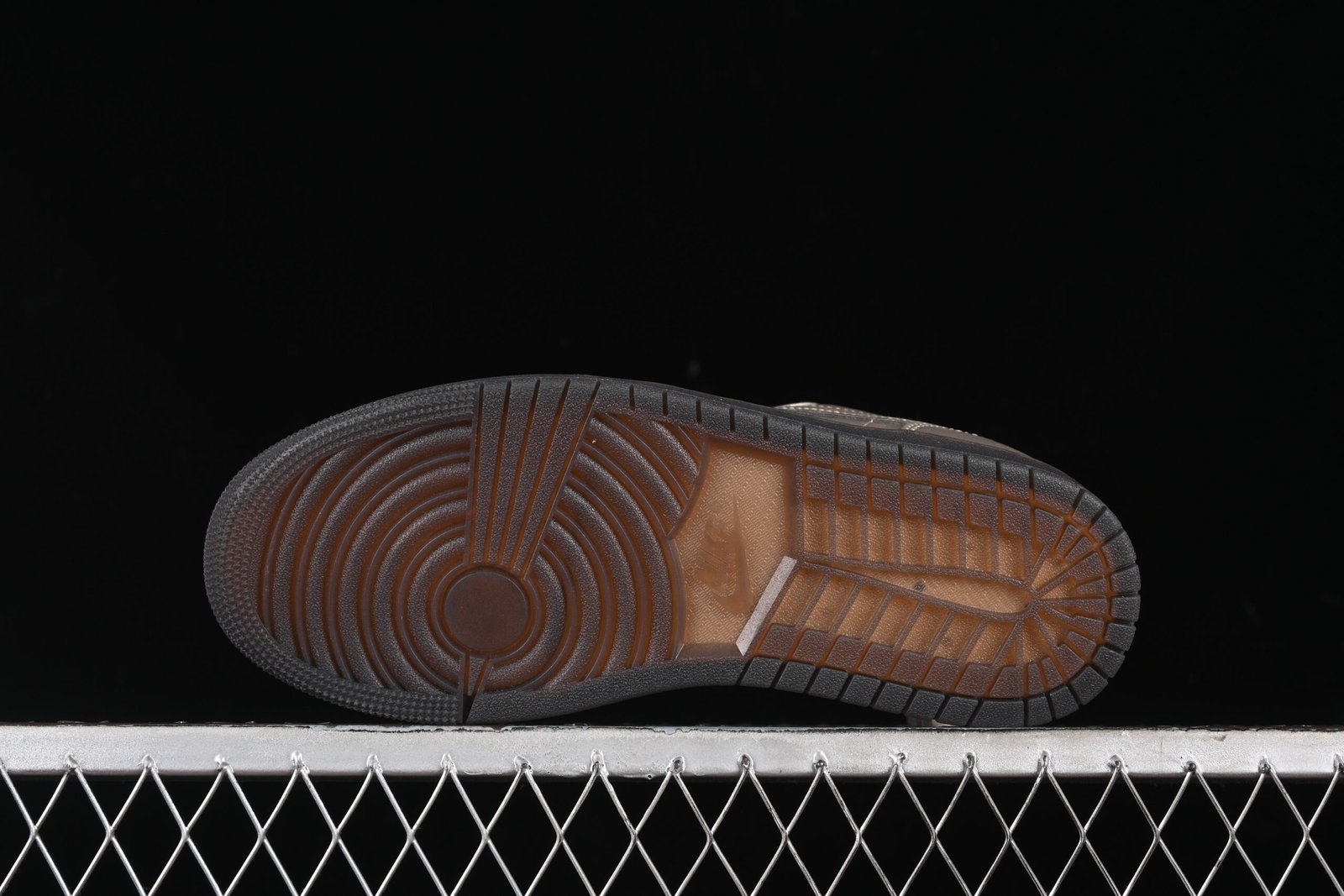 AIR JORDAN 1 LOW “METALLIC ZINC” - Imagem 4