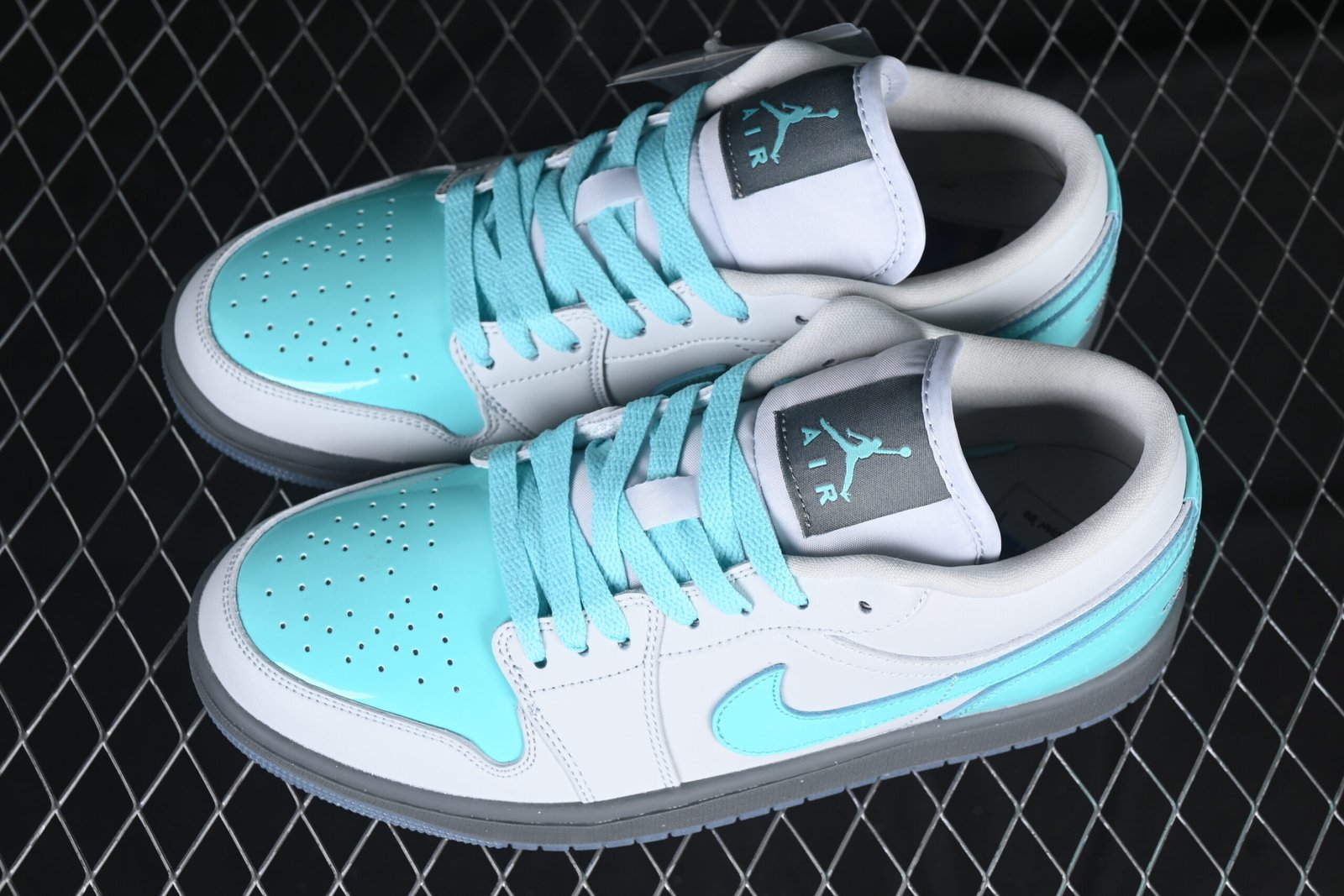 AIR JORDAN 1 LOW “POLAROID” - Imagem 6