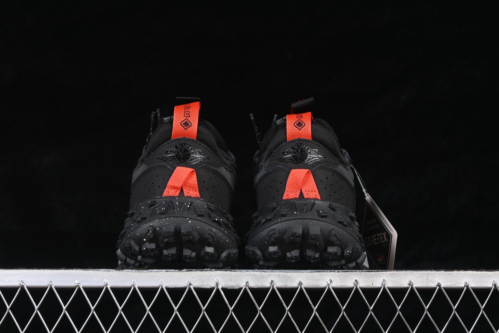 AIR JORDAN 1 LOW “ELEMENT GORE-TEX” - Imagem 3