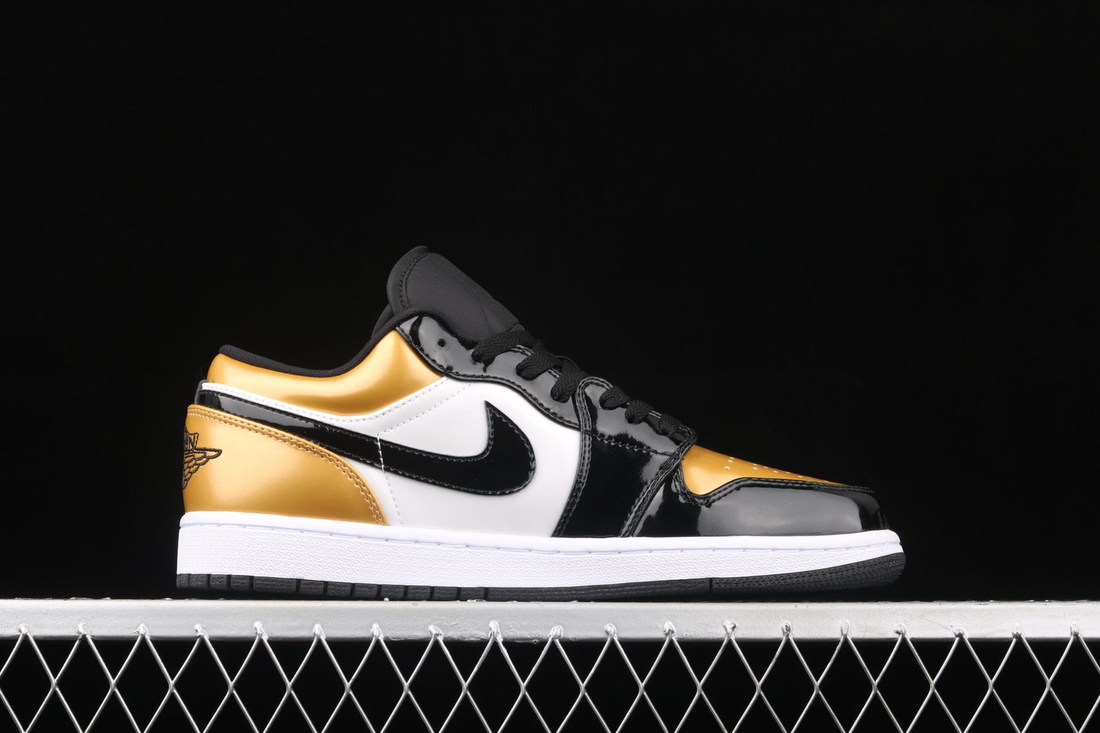 AIR JORDAN 1 LOW “GOLD TOE” - Imagem 2