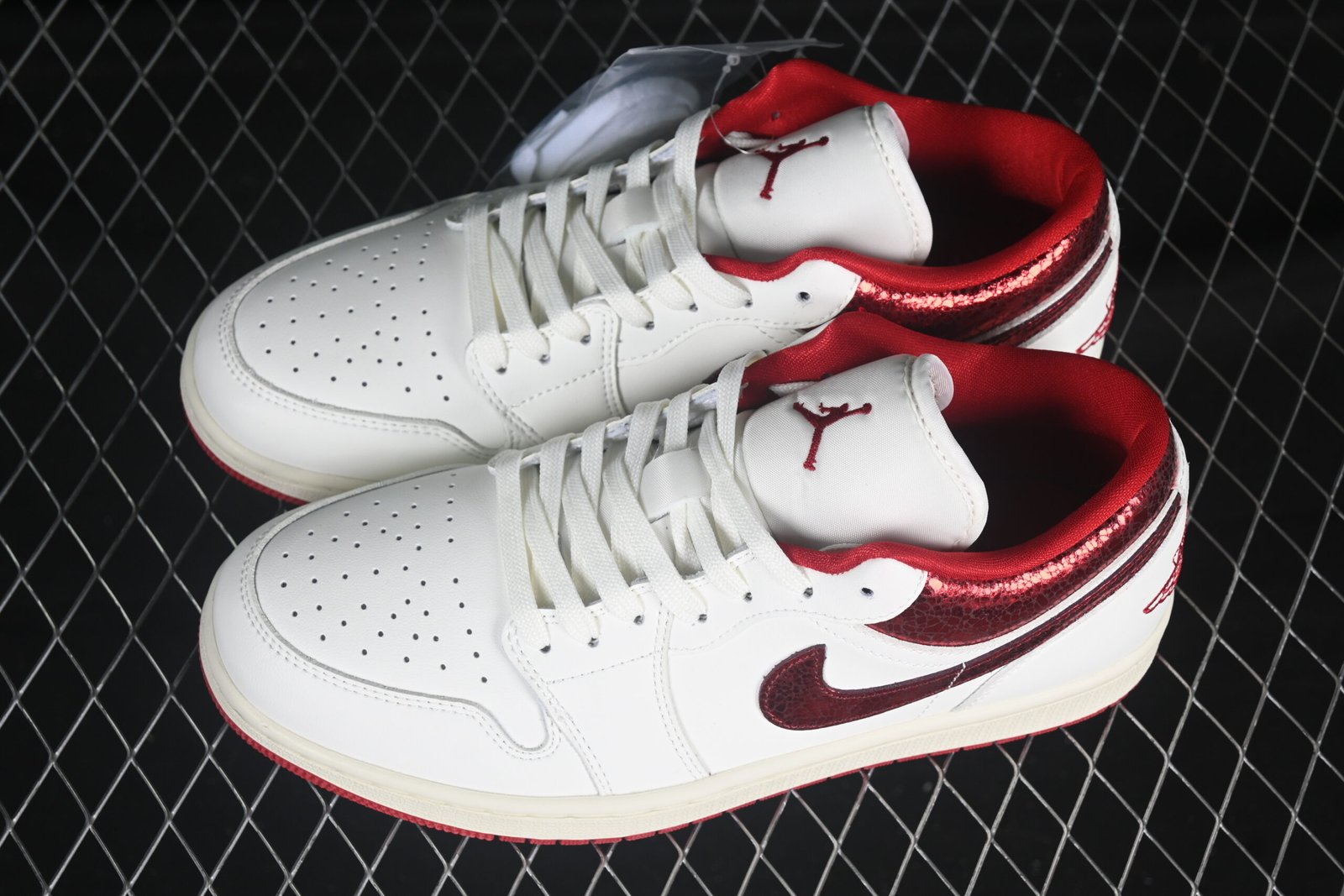 AIR JORDAN 1 LOW “RUBY” - Imagem 6