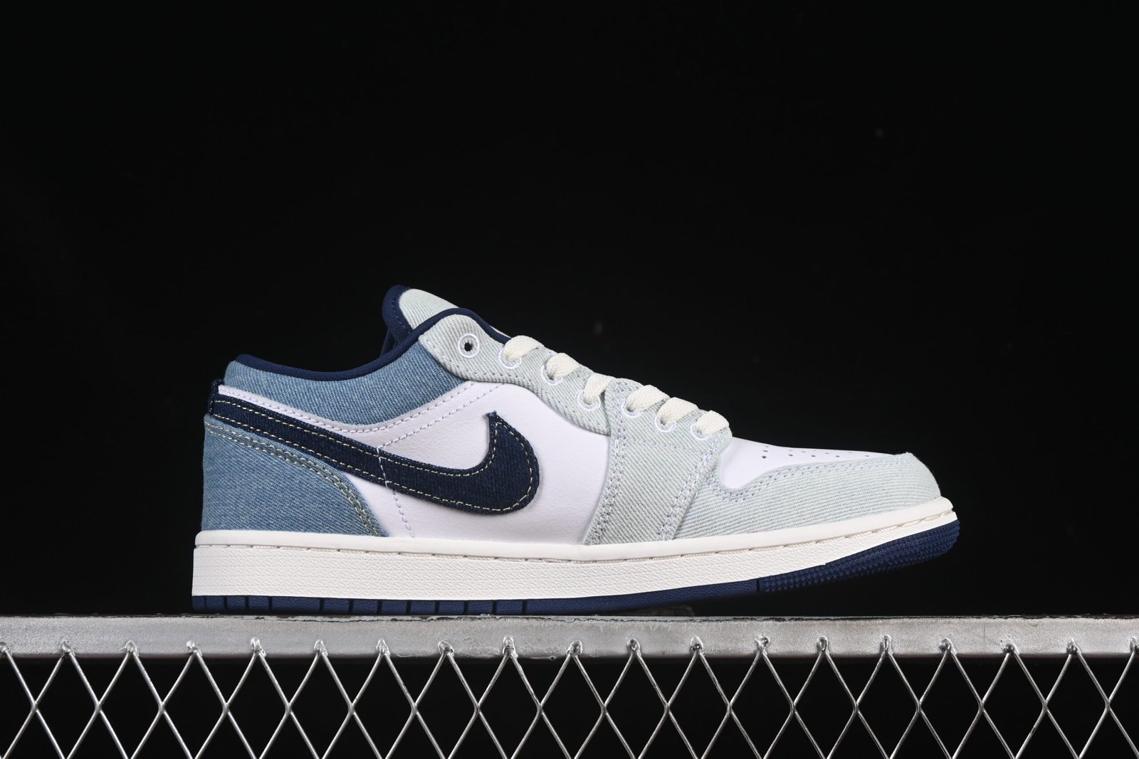 AIR JORDAN 1 LOW “CANADIAN TUXEDO” - Imagem 2