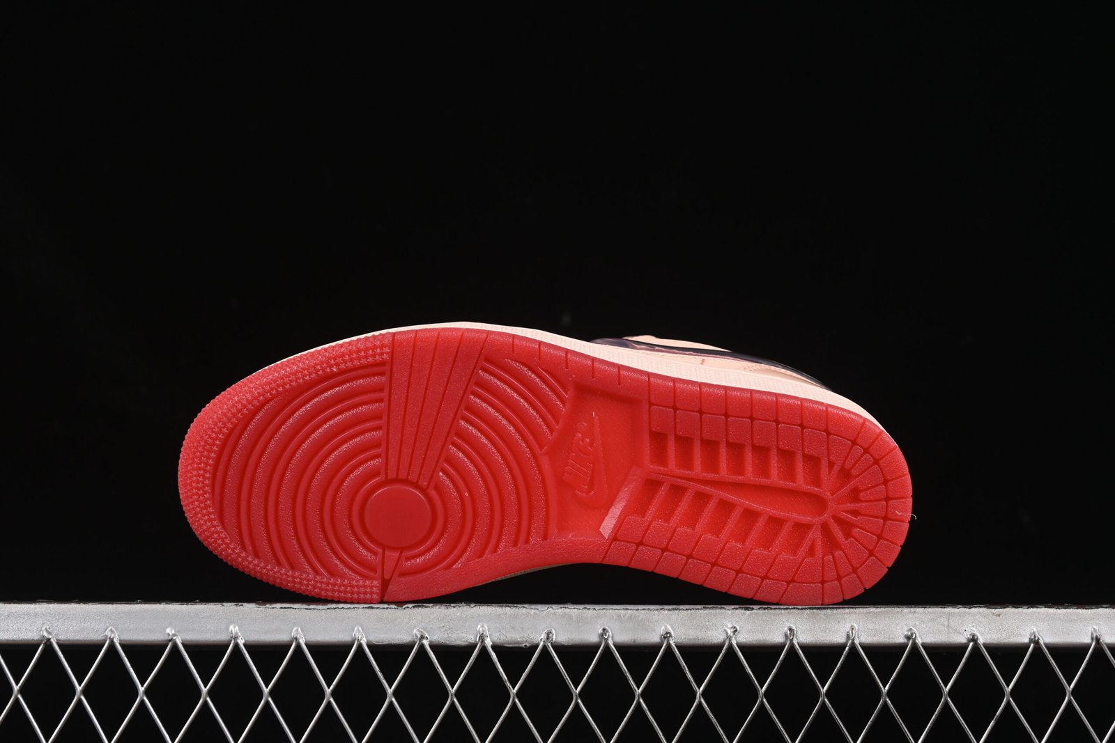 AIR JORDAN 1 LOW “PATENT VALENTINES DAY” - Imagem 4