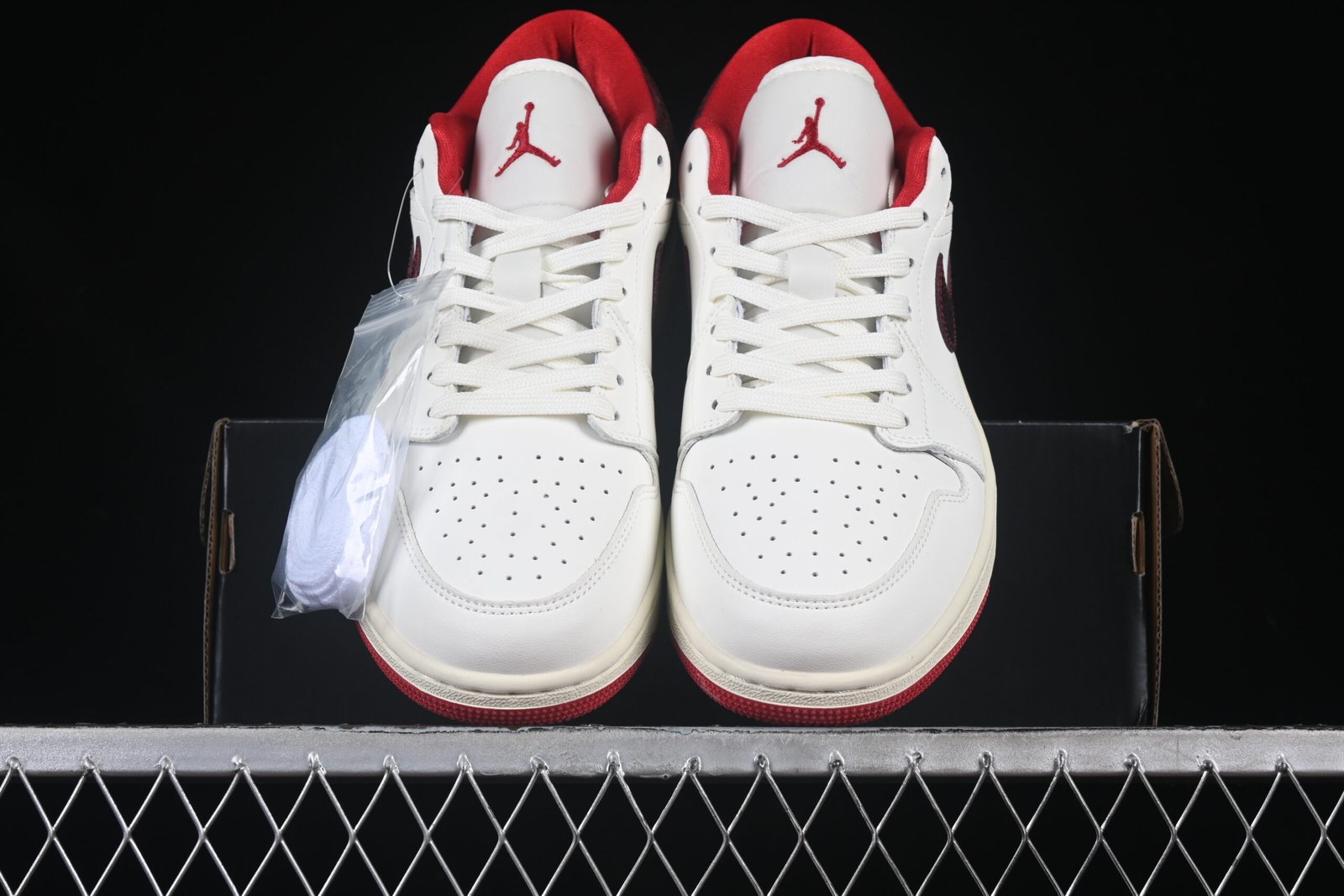 AIR JORDAN 1 LOW “RUBY” - Imagem 5