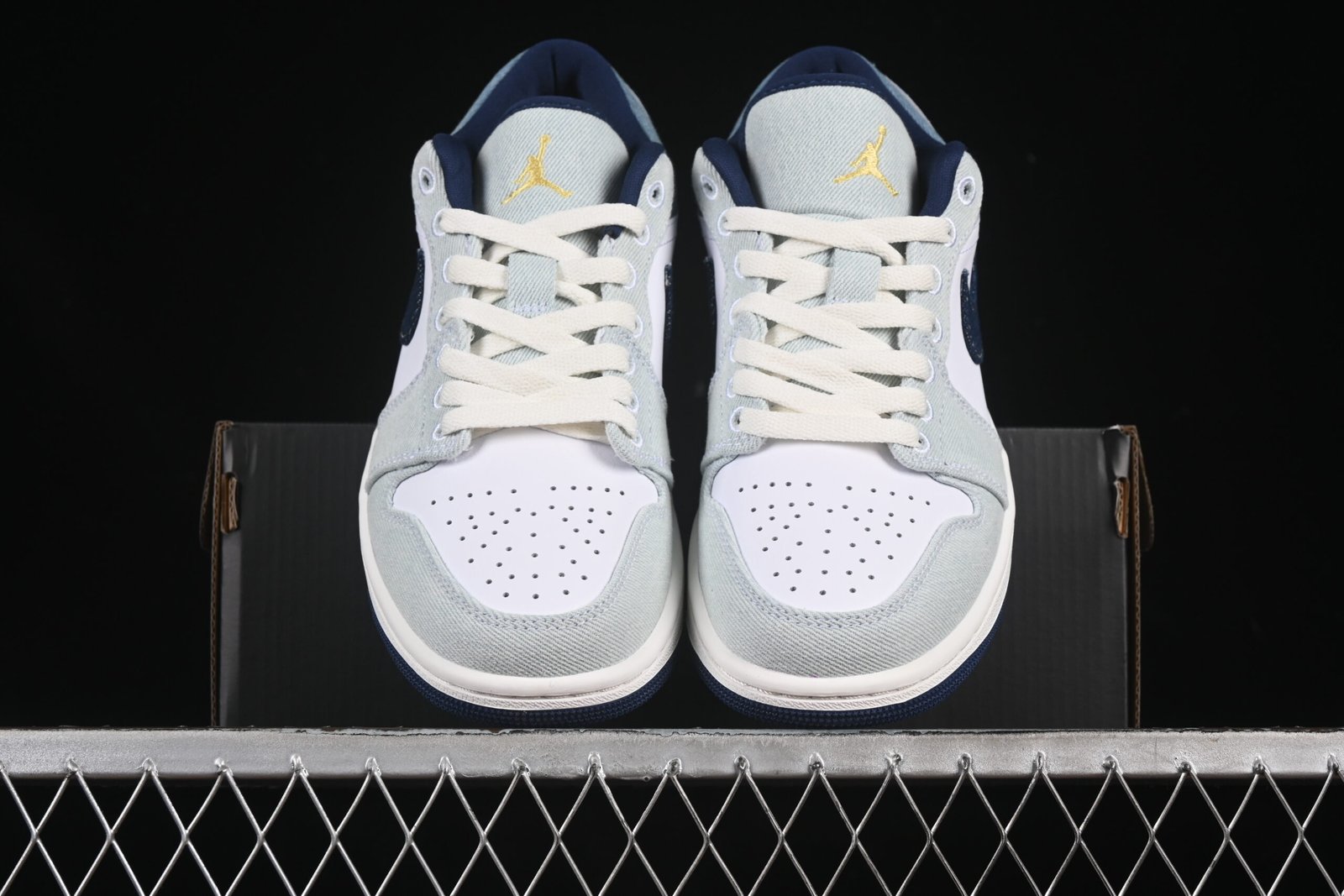 AIR JORDAN 1 LOW “CANADIAN TUXEDO” - Imagem 5