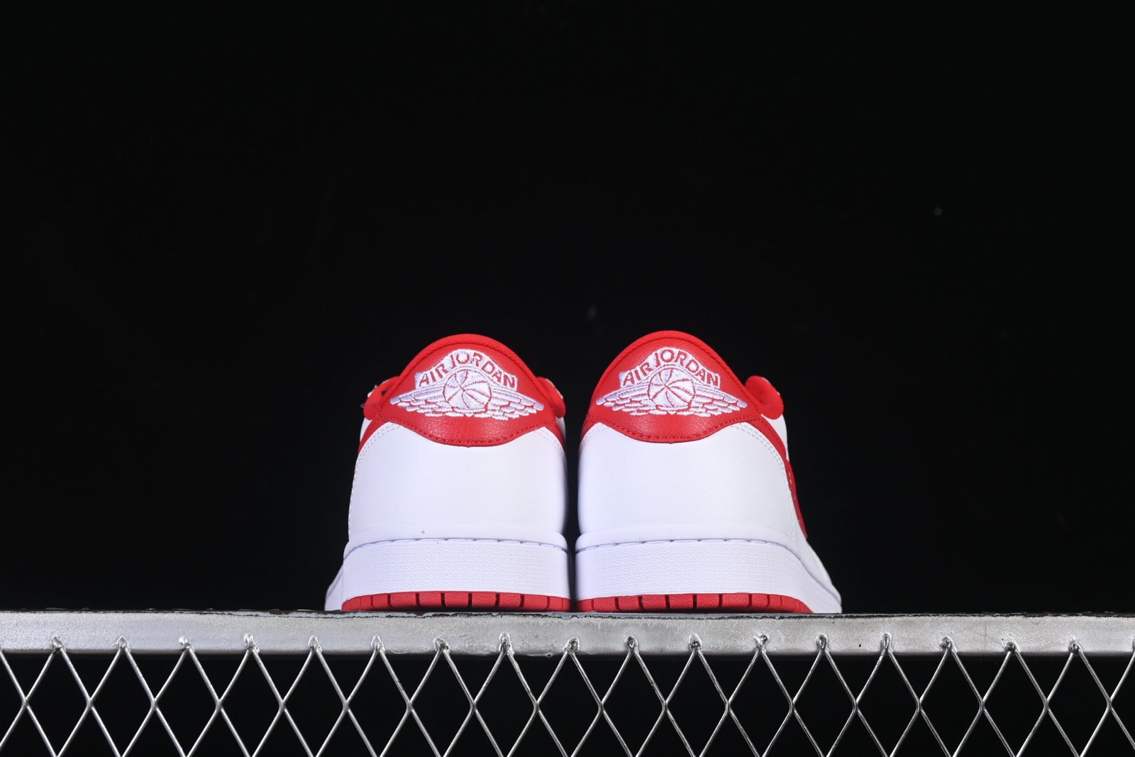 AIR JORDAN 1 LOW “UNIVERSITY RED” - Imagem 3