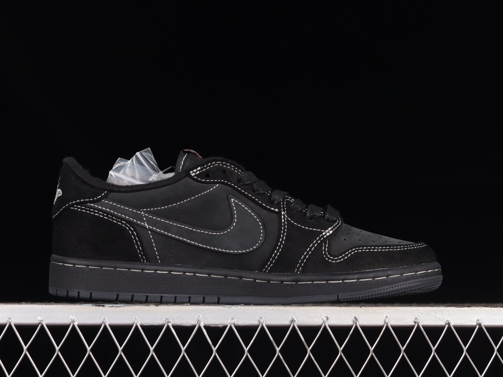 AIR JORDAN 1 LOW x TRAVIS SCOTT “BLACK PHANTON” - Imagem 2