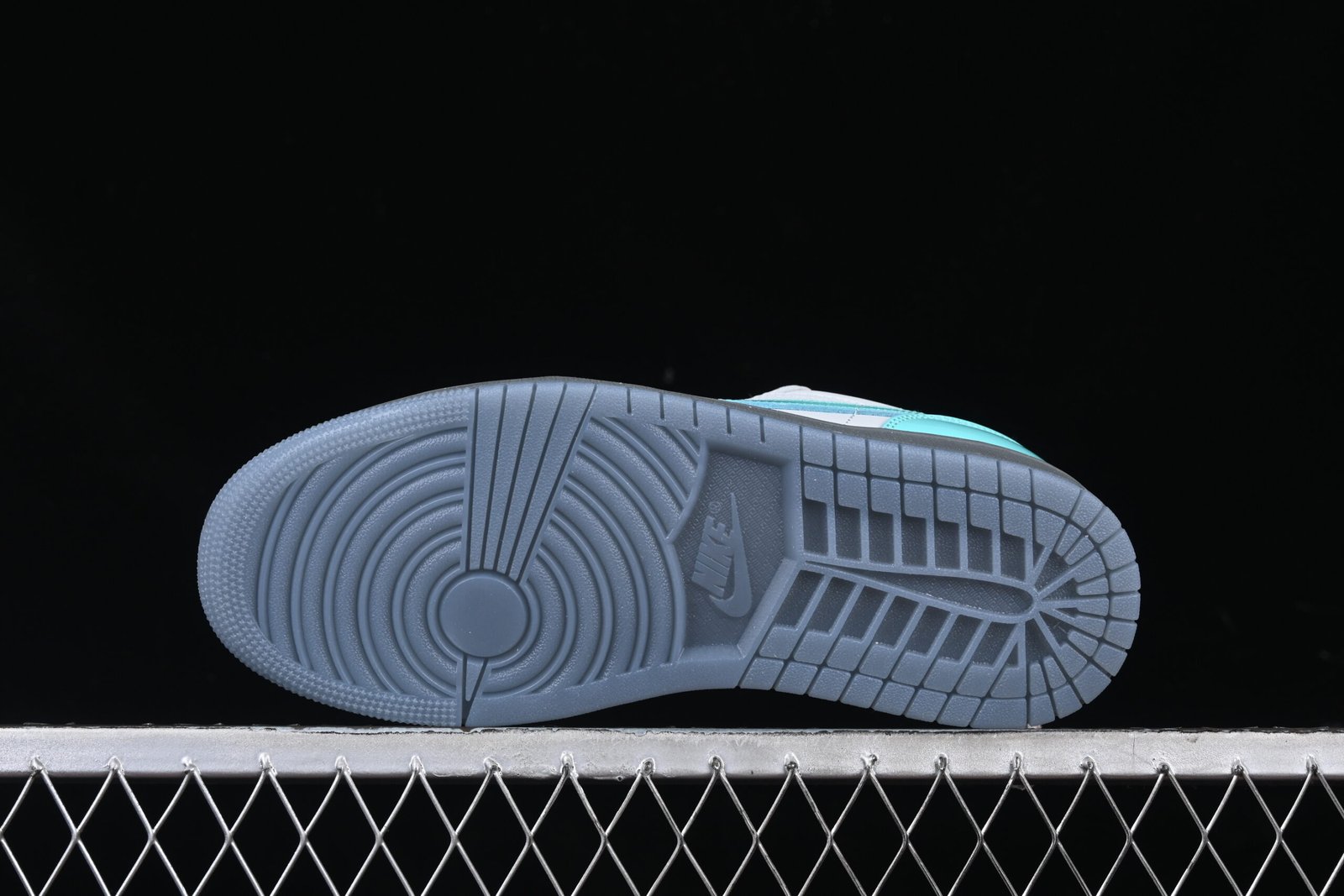 AIR JORDAN 1 LOW “POLAROID” - Imagem 4