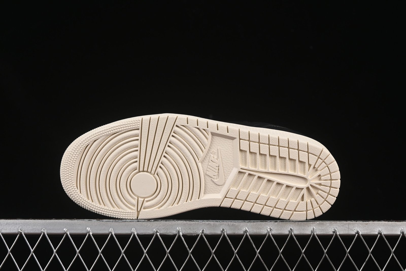 AIR JORDAN 1 LOW “BLACK SAIL” - Imagem 4