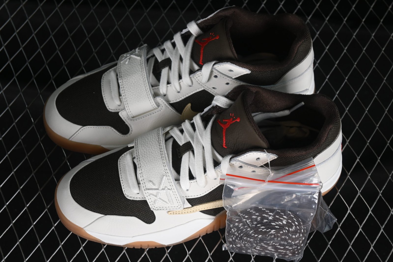 AIR JORDAN “JUMPMAN JACK x WHITE CREAM” - Imagem 6