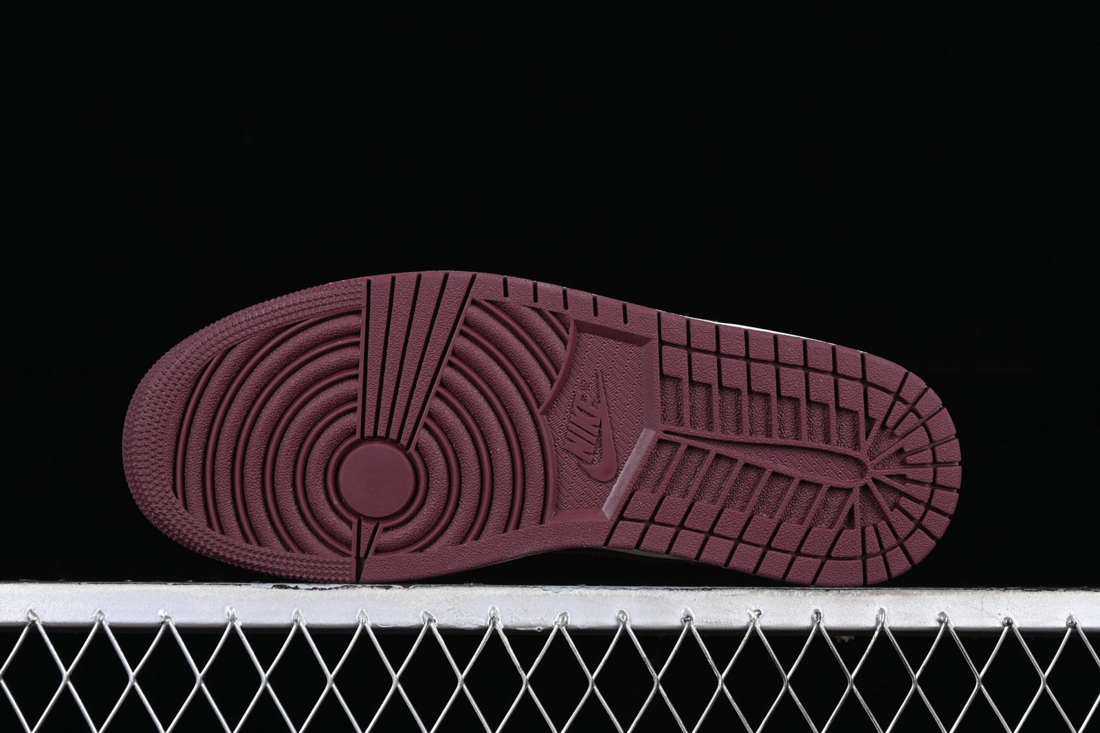 AIR JORDAN 1 LOW “NIGHT MAROON” - Imagem 4