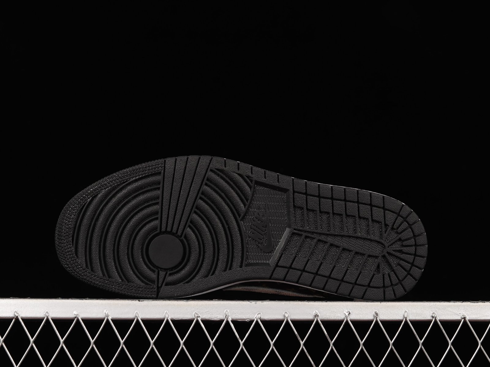 AIR JORDAN 1 LOW LV x TRAVIS SCOTT - Imagem 4