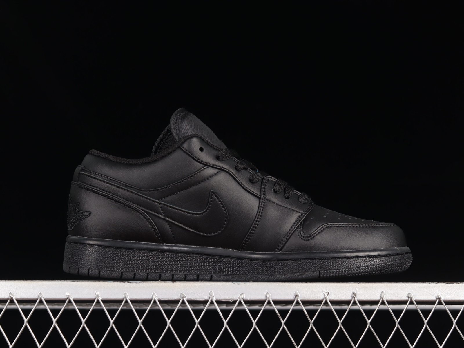 AIR JORDAN 1 LOW “TRIPLE BLACK” - Imagem 2