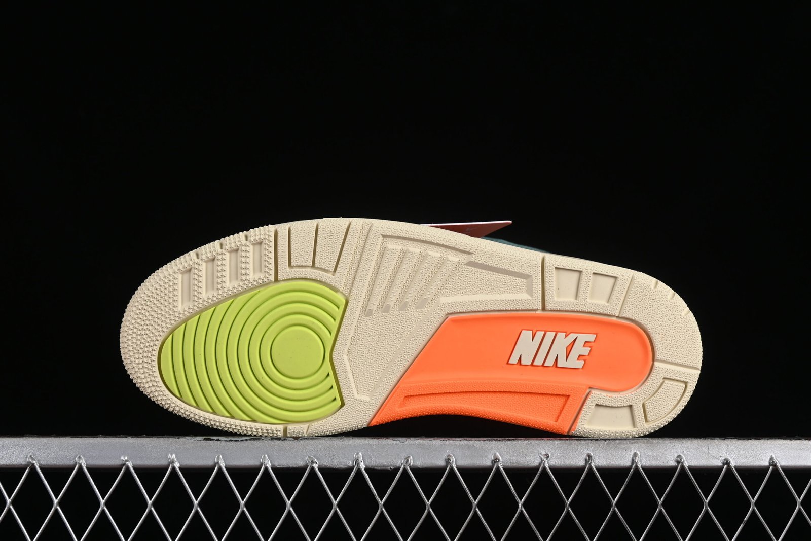 AIR JORDAN 3 “NINA CHANEL ABNEY” - Imagem 4