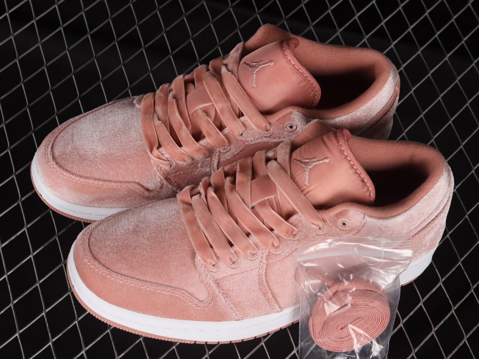 AIR JORDAN 1 LOW “ PINK VELVET” - Imagem 6