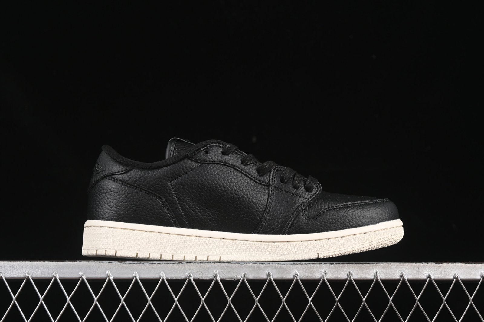AIR JORDAN 1 LOW “BLACK SAIL” - Imagem 2