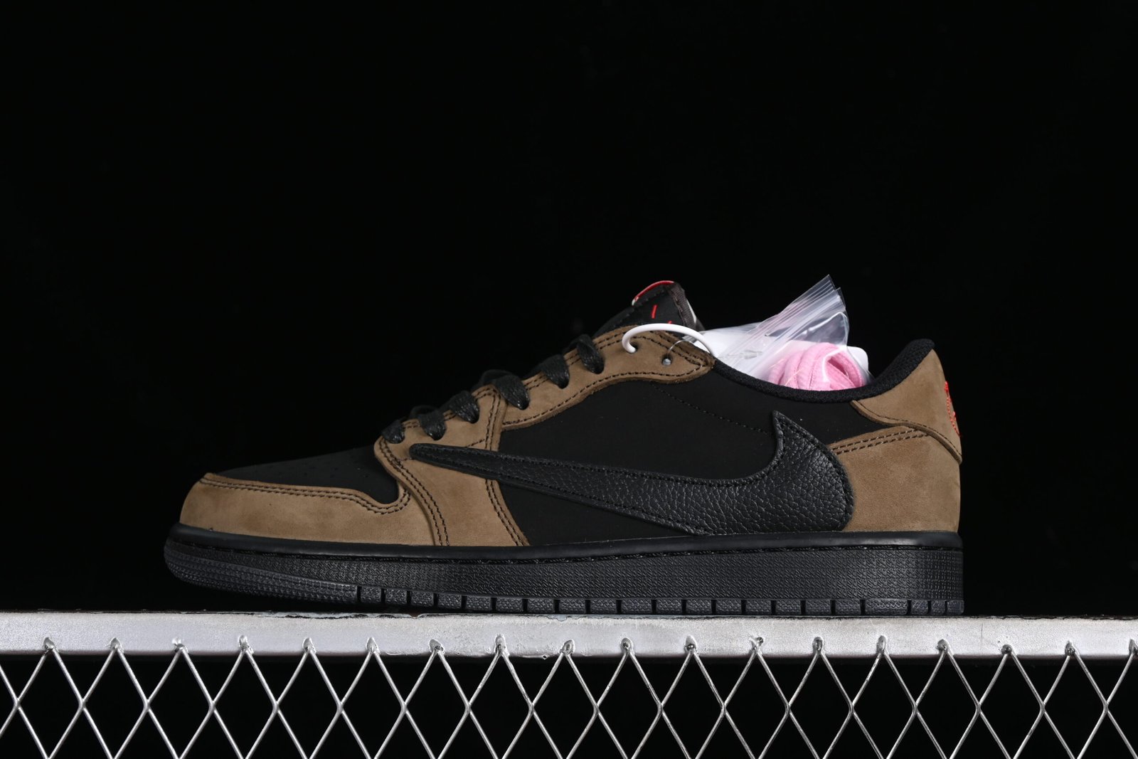 AIR JORDAN 1 LOW x TRAVIS SCOTT “VELVET BROWN”