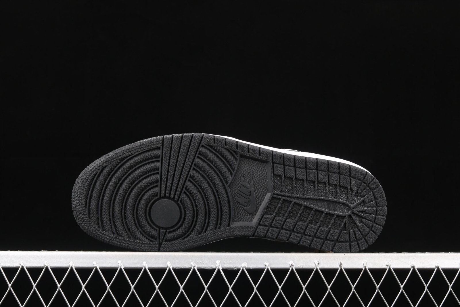 AIR JORDAN 1 LOW “GOLD TOE” - Imagem 4