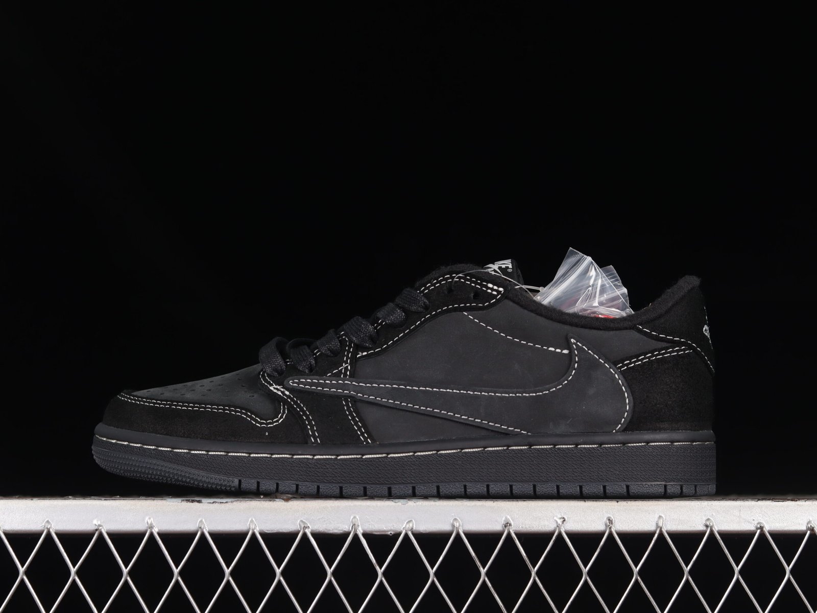 AIR JORDAN 1 LOW x TRAVIS SCOTT “BLACK PHANTON”
